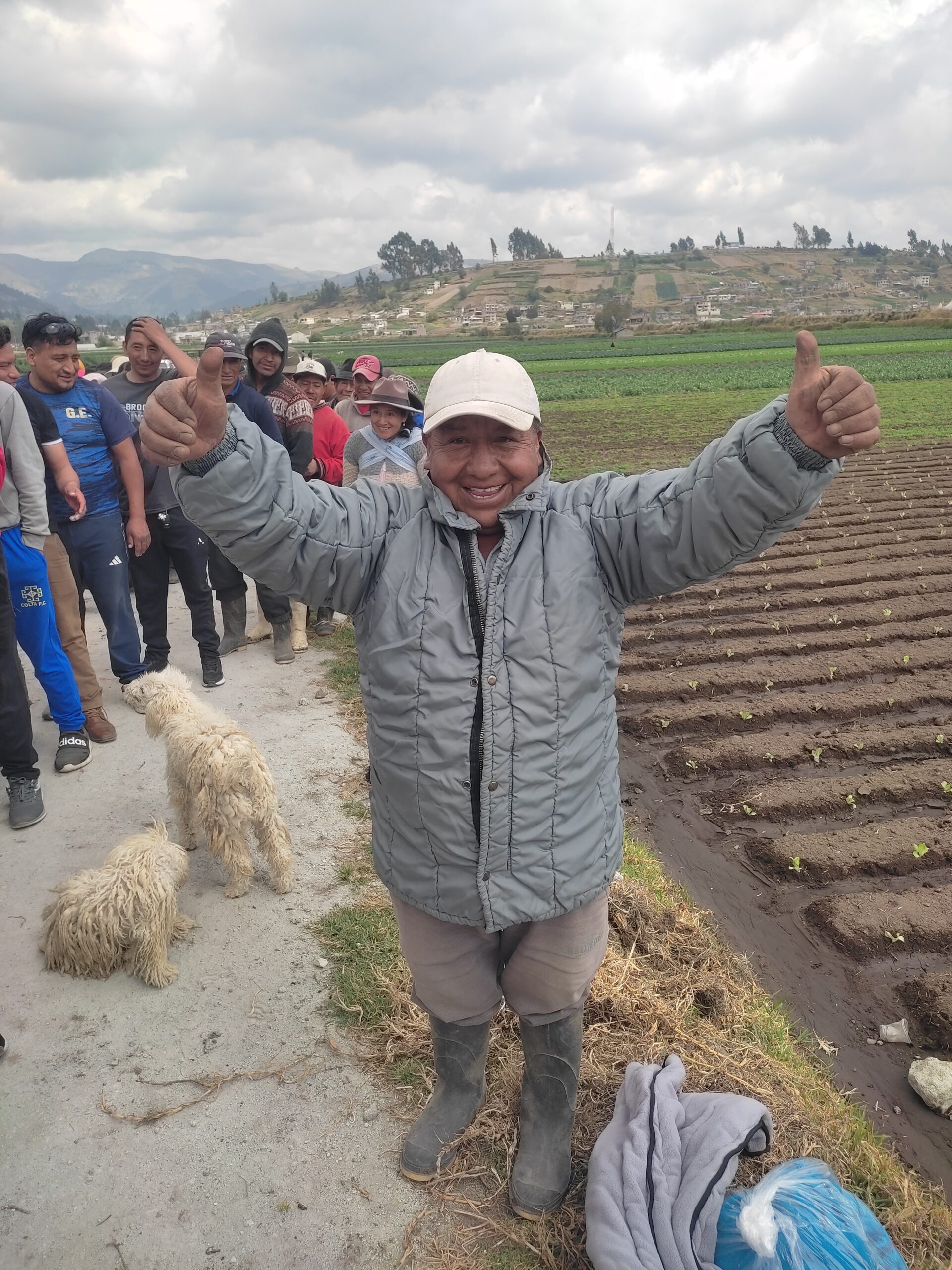 “Tía llegó al páramo andino con la donación de prendas de fríos para agricultores de esta zona alta del país”